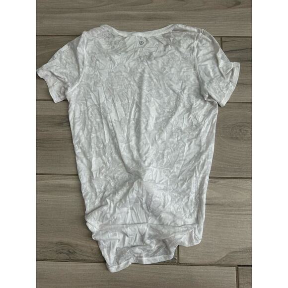Lululemon Tee Shirt Floral Print White Floral Burn Out M BZ - Picture 2 of 4